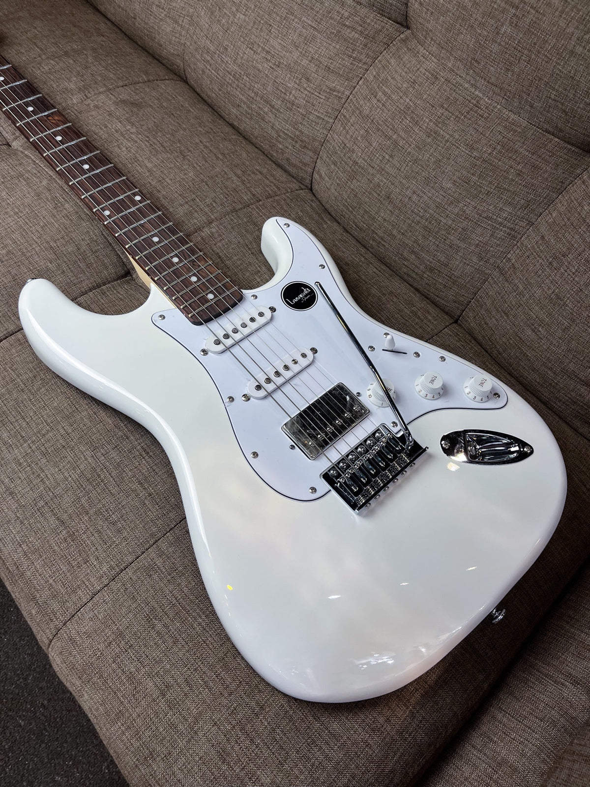 LARASATI ST HSS - WHITE GLOSS