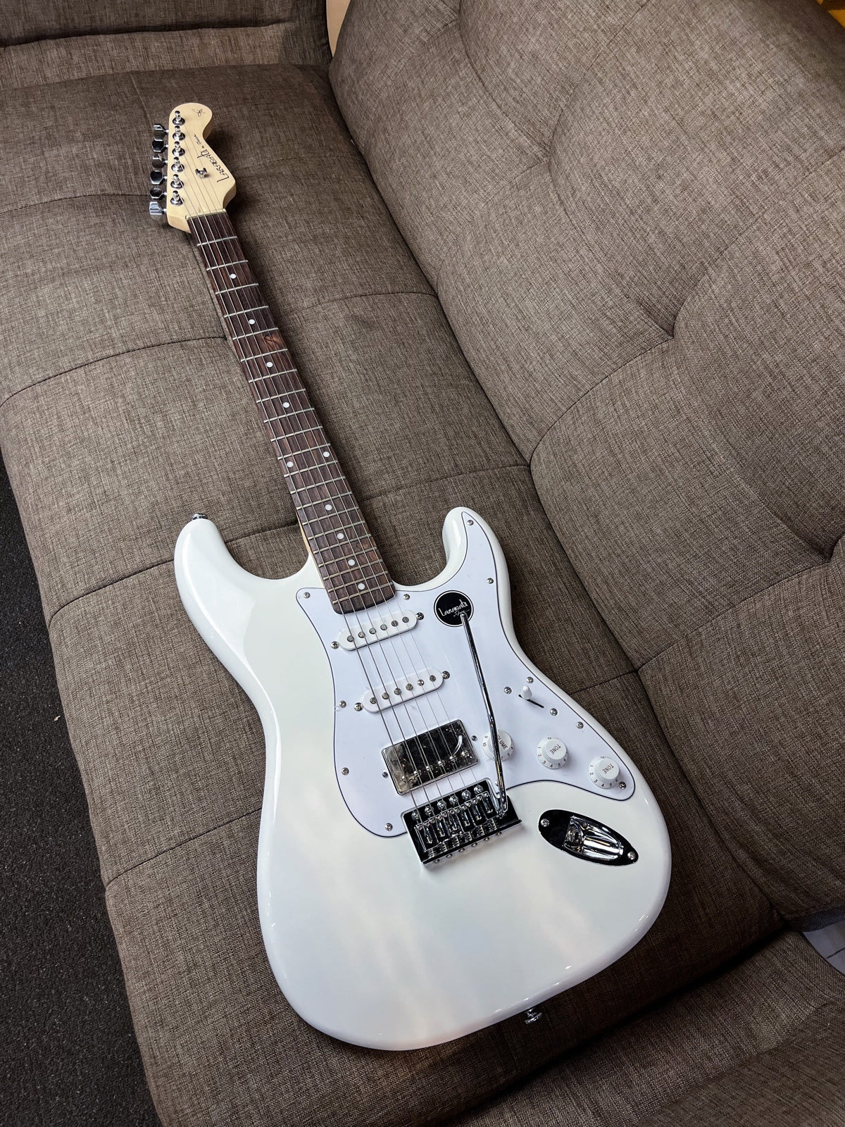 LARASATI ST HSS - WHITE GLOSS