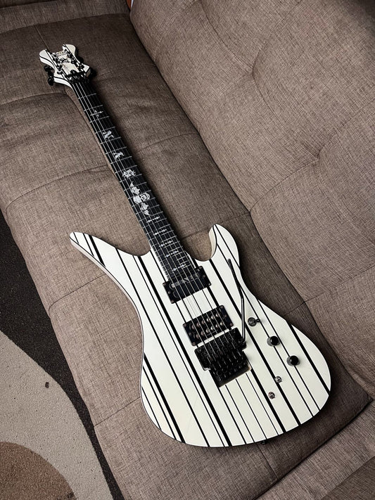 Schecter Diamond Series Synyster Gates Custom-S Sustainiac pickup