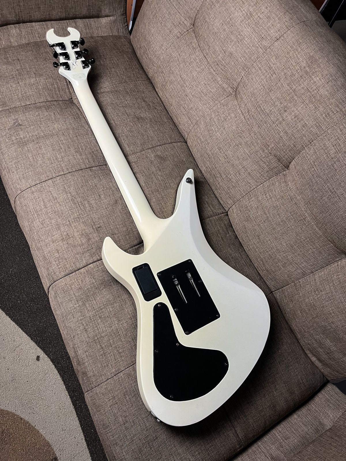 Schecter Diamond Series Synyster Gates Custom-S Sustainiac pickup
