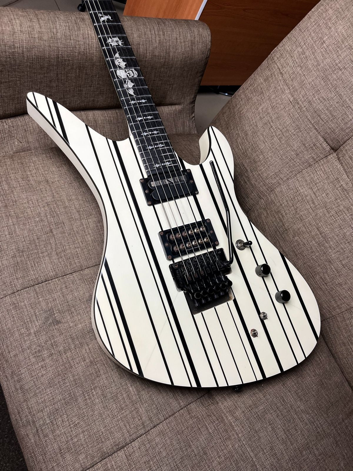 Schecter Diamond Series Synyster Gates Custom-S Sustainiac pickup