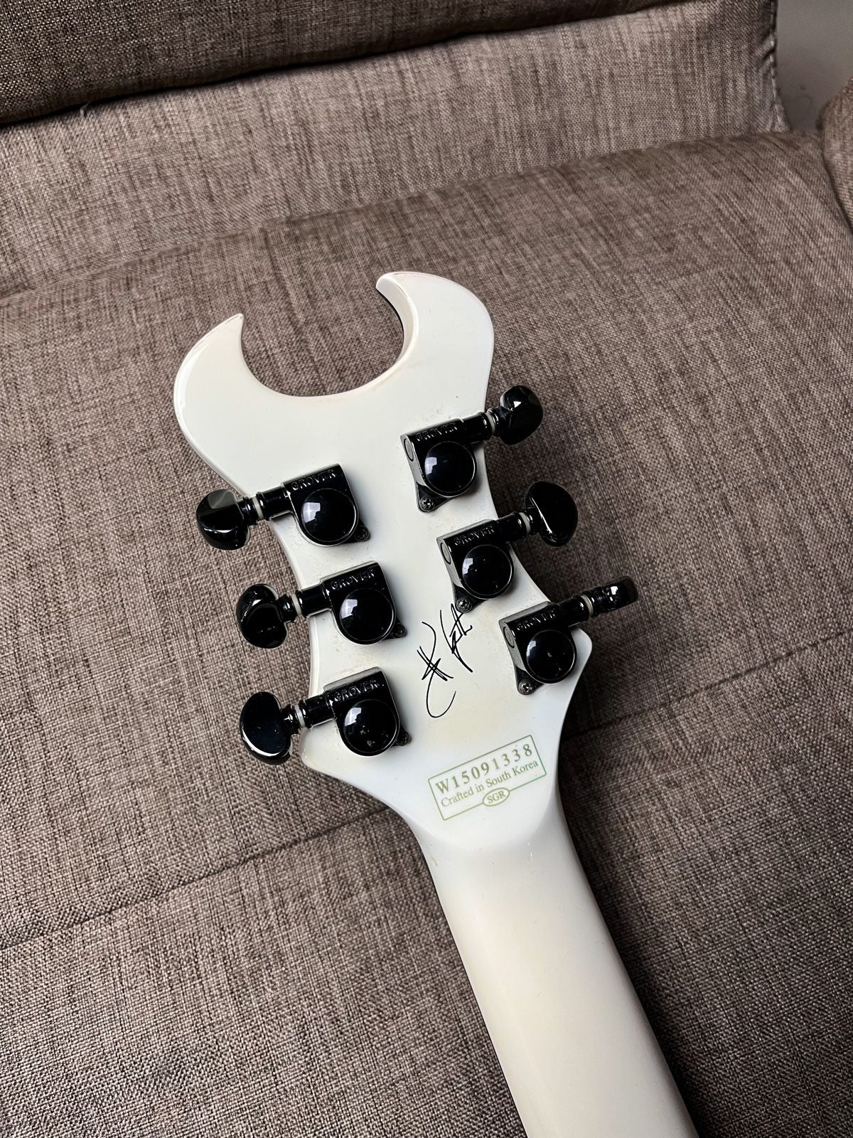 Schecter Diamond Series Synyster Gates Custom-S Sustainiac pickup