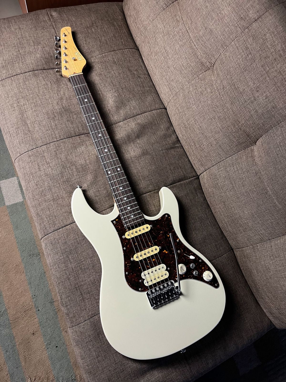 Fgn expert odessey eos antique white