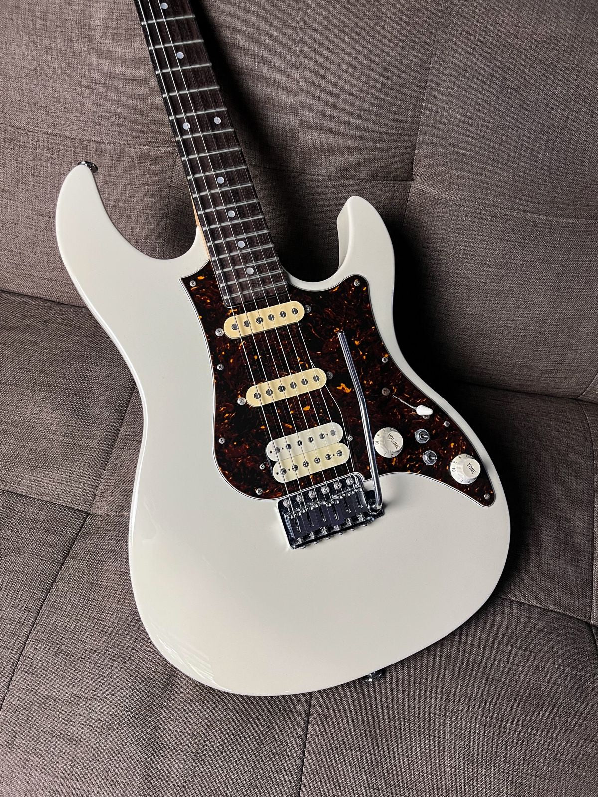 Fgn expert odessey eos antique white
