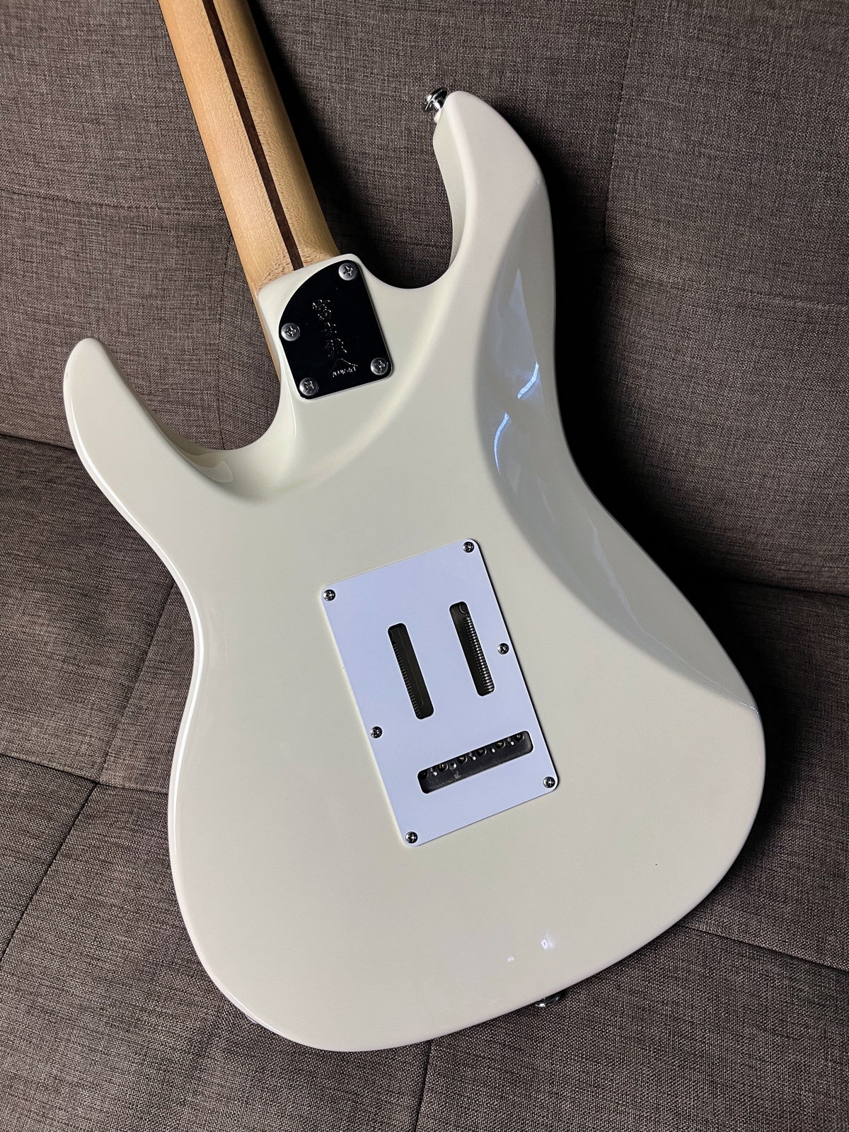 Fgn expert odessey eos antique white