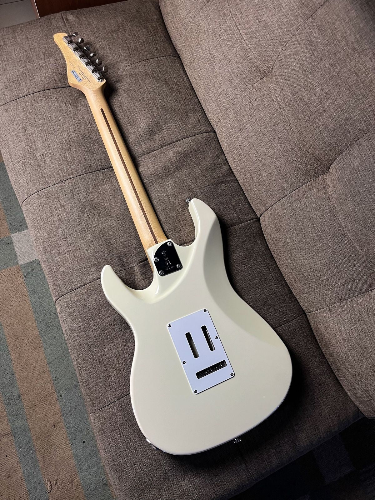Fgn expert odessey eos antique white