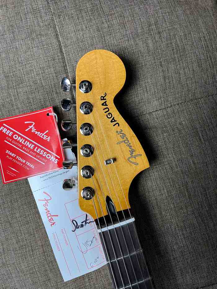 FENDER JAGUAR PLAYER II CORAL RED