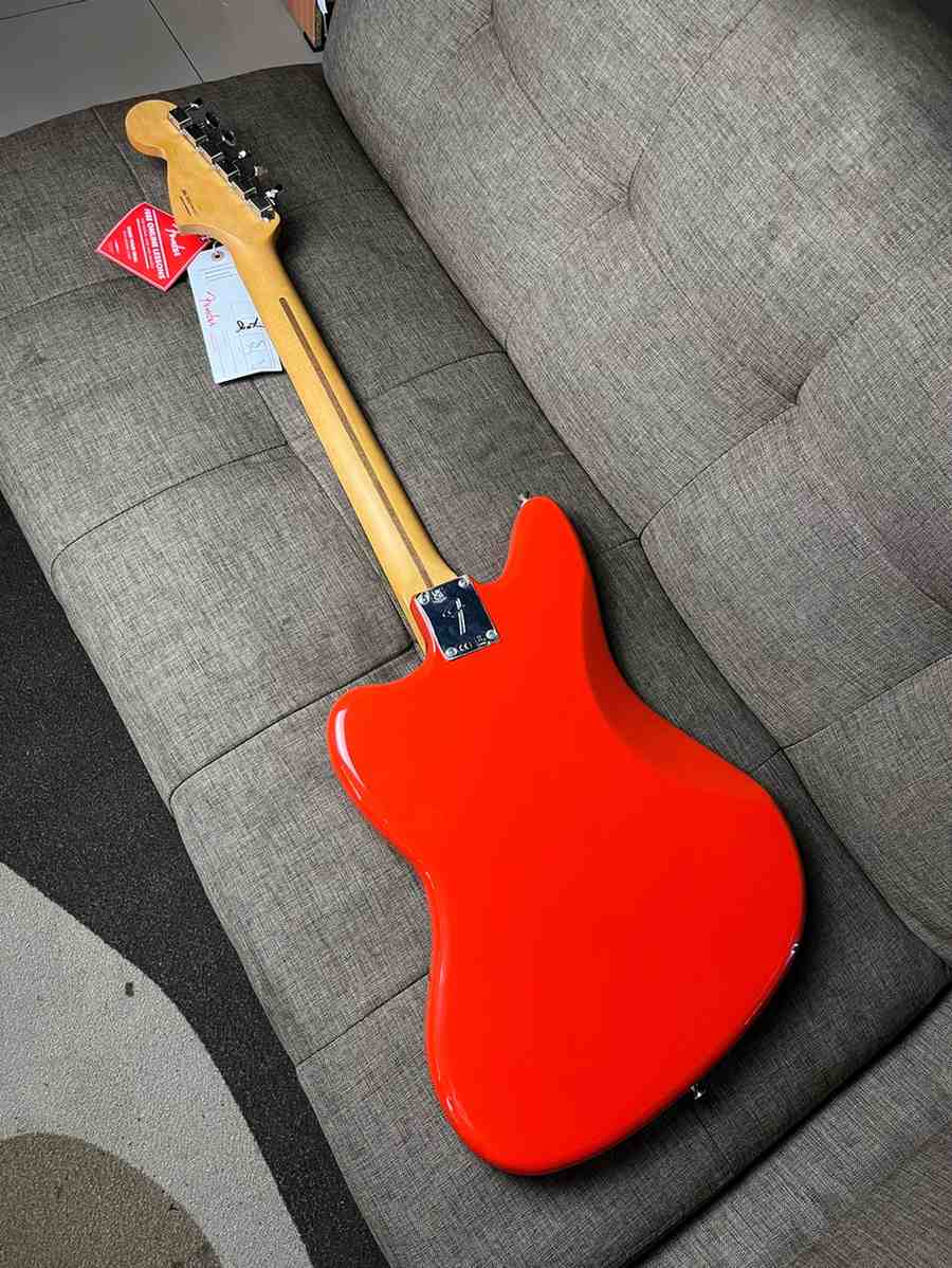 FENDER JAGUAR PLAYER II CORAL RED
