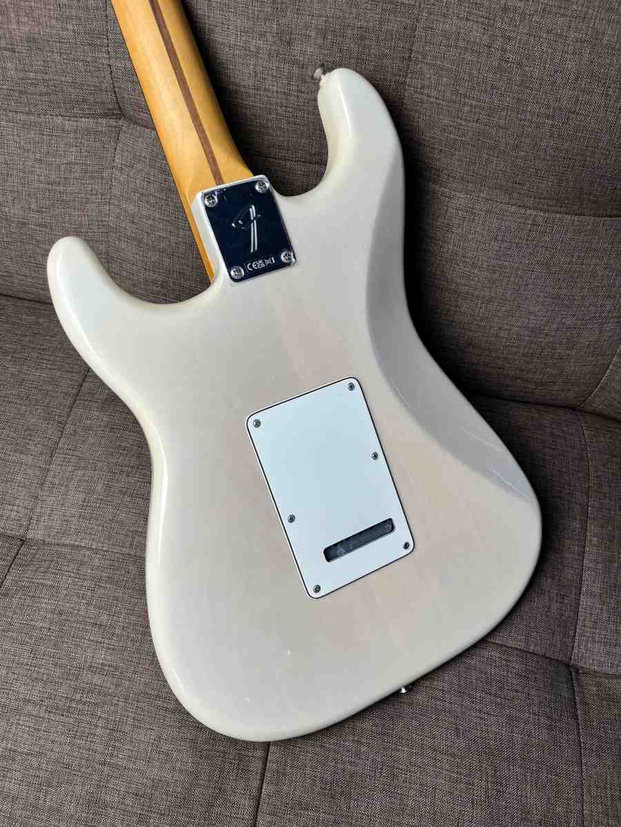 FENDER STAROCASTER PLAYER II HSS WHITE BLONDE