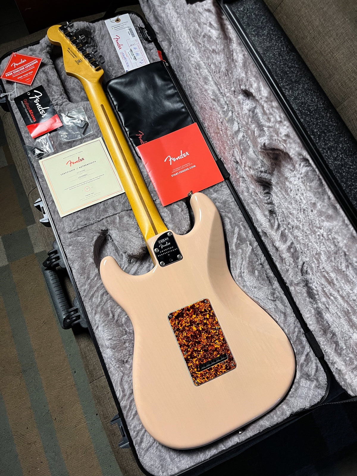 Fender stratocaster american professional II thinline limited edition transparent shell pink
