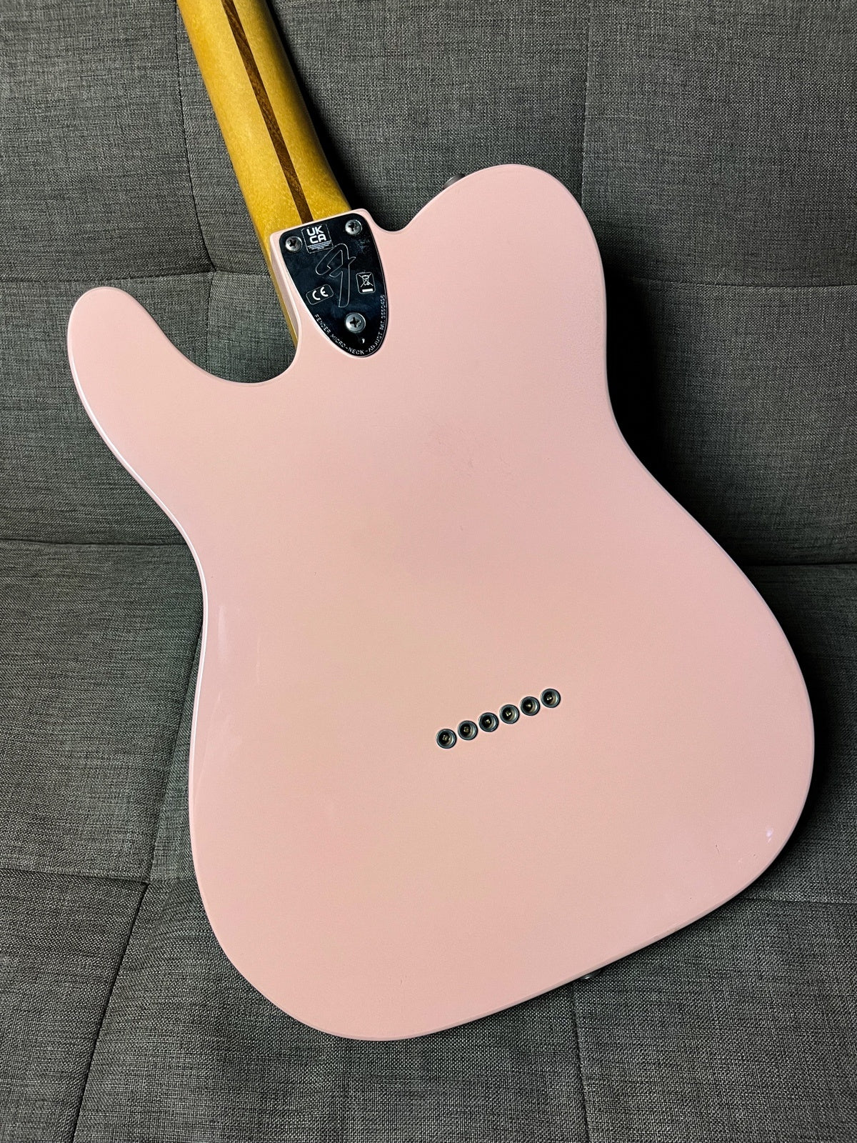 Fender Limited Edition Vintera 70s Telecaster Thinline in Shell Pink