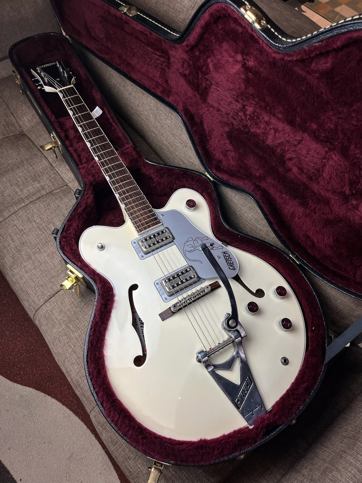 GRETSCH G6137TCB WHITE PANTHER