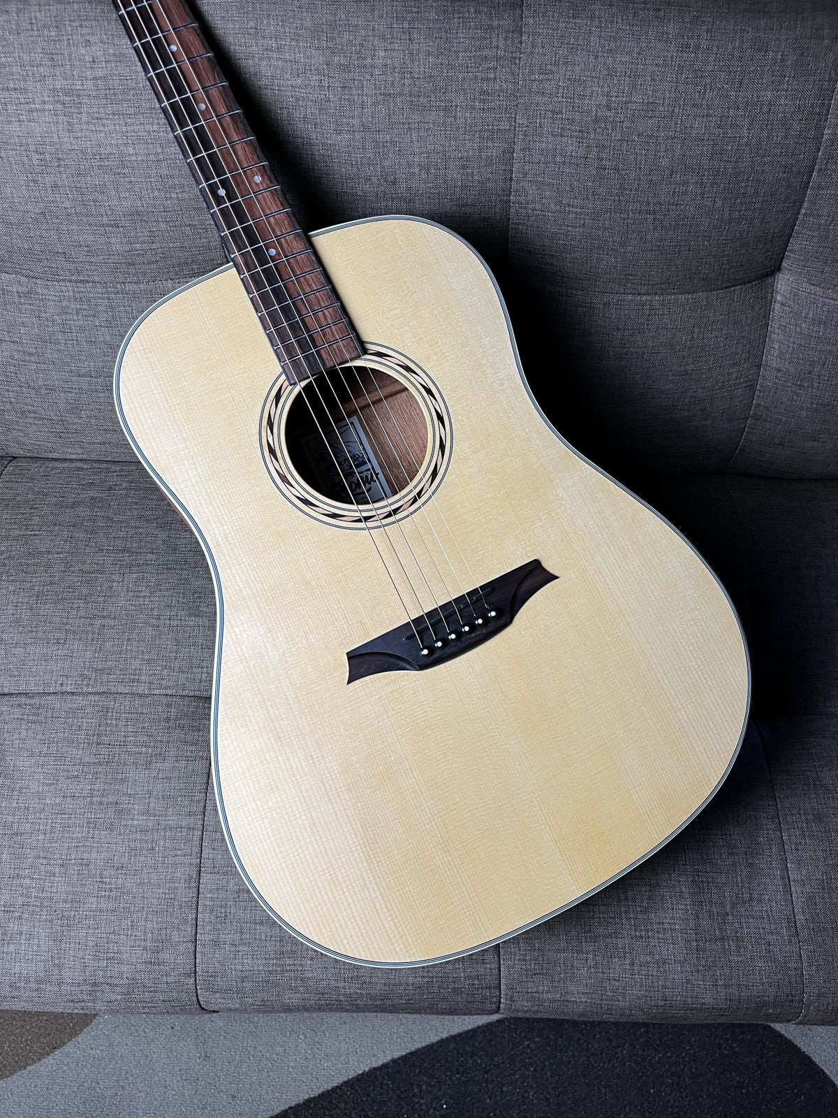 Bromo Dreadnought Guitar BAA1