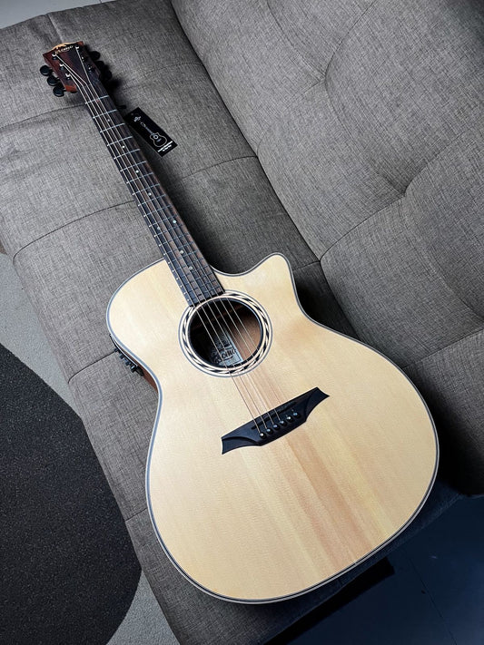 Bromo Auditorium Guitar BAT2CE