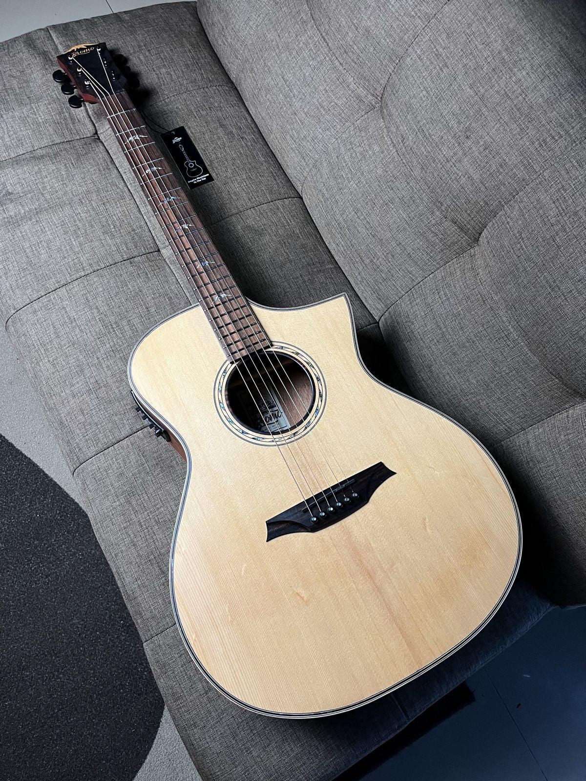 Bromo Auditorium Guitar BAT4CE