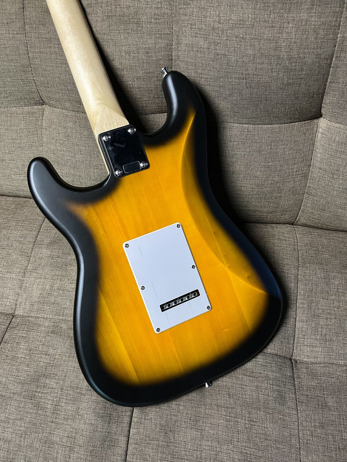 SQUIER DEBUT SERIES STRATOCASTER HSS ELECTRIC GUITAR, LAUREL FB, 2 TONE SUNBURST