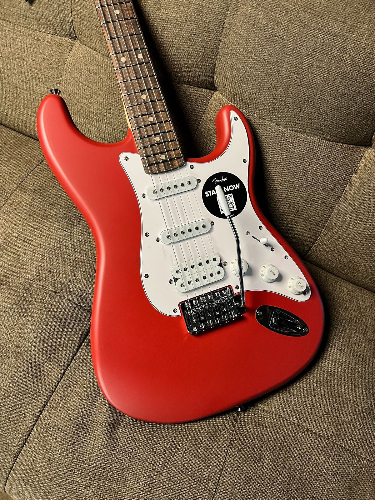 SQUIER DEBUT SERIES STRATOCASTER HSS ELECTRIC GUITAR, LAUREL FB, DAKOTA RE