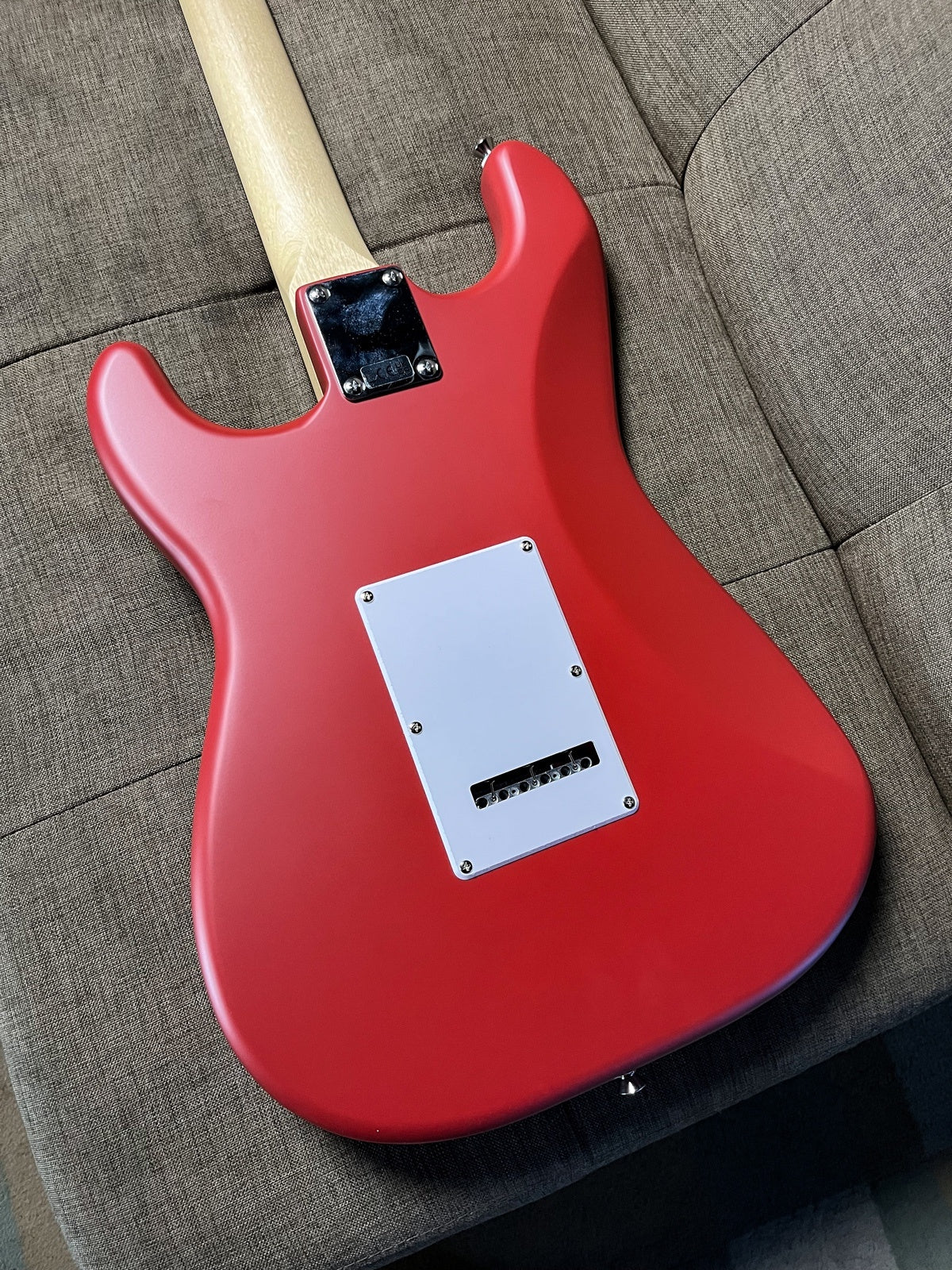 SQUIER DEBUT SERIES STRATOCASTER HSS ELECTRIC GUITAR, LAUREL FB, DAKOTA RE