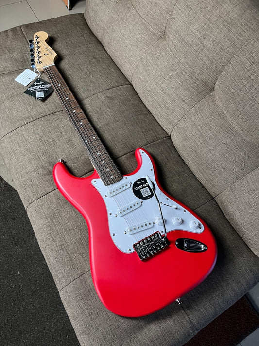 SQUIER DEBUT SERIES STRATOCASTER LAUREL FB TORINO RED