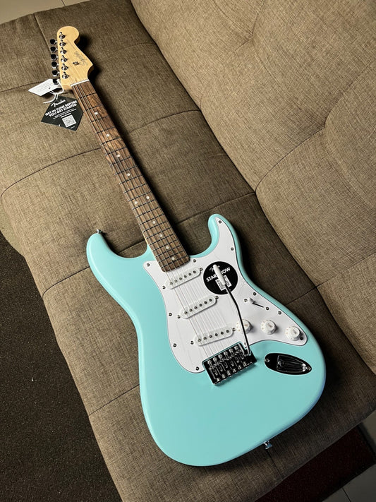 SQUIER DEBUT SERIES STRATOCASTER LAUREL FB DAPHNE BLUE