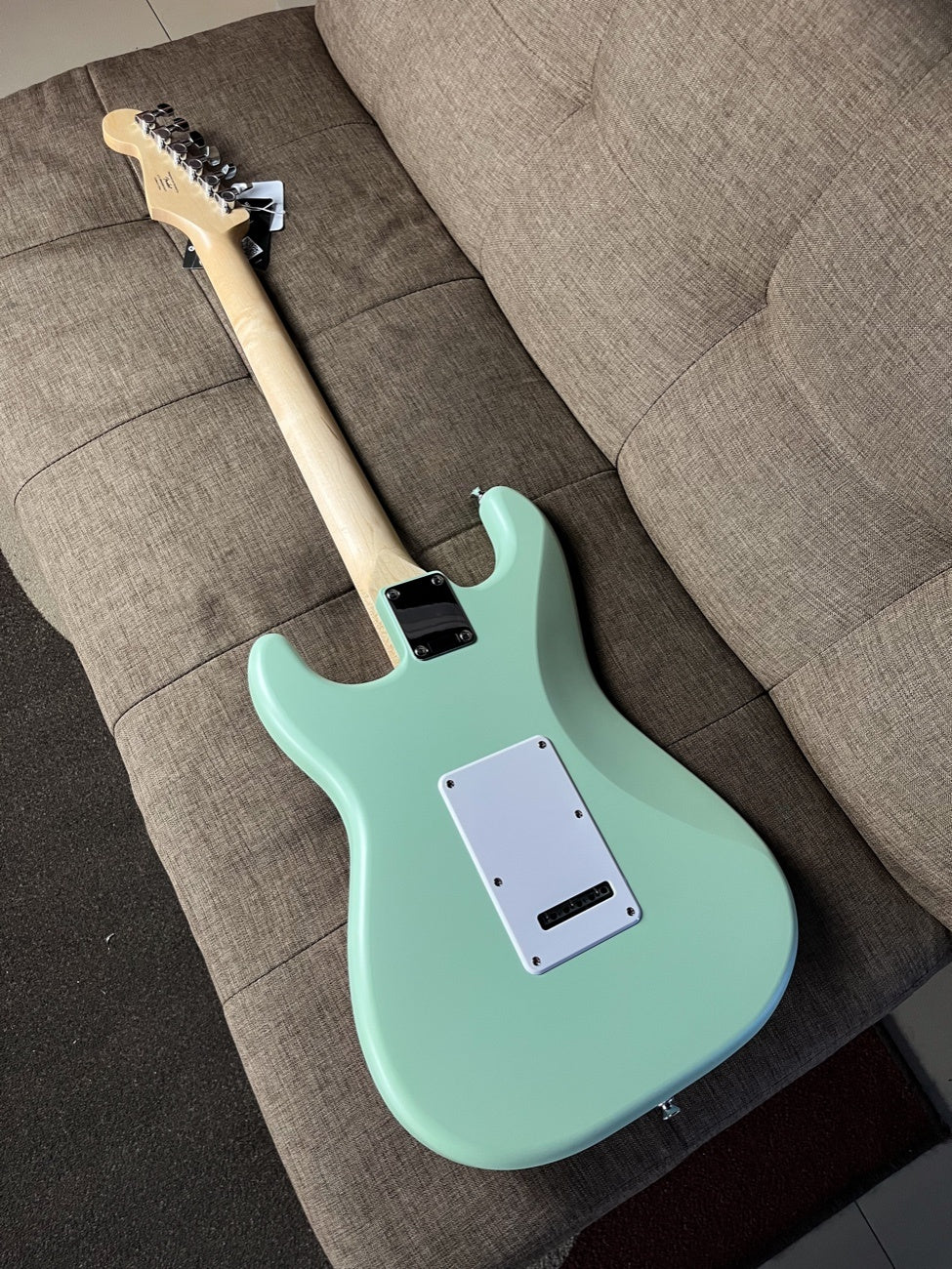 SQUIER DEBUT SERIES STRATOCASTER LAUREL FB SURF GREEN