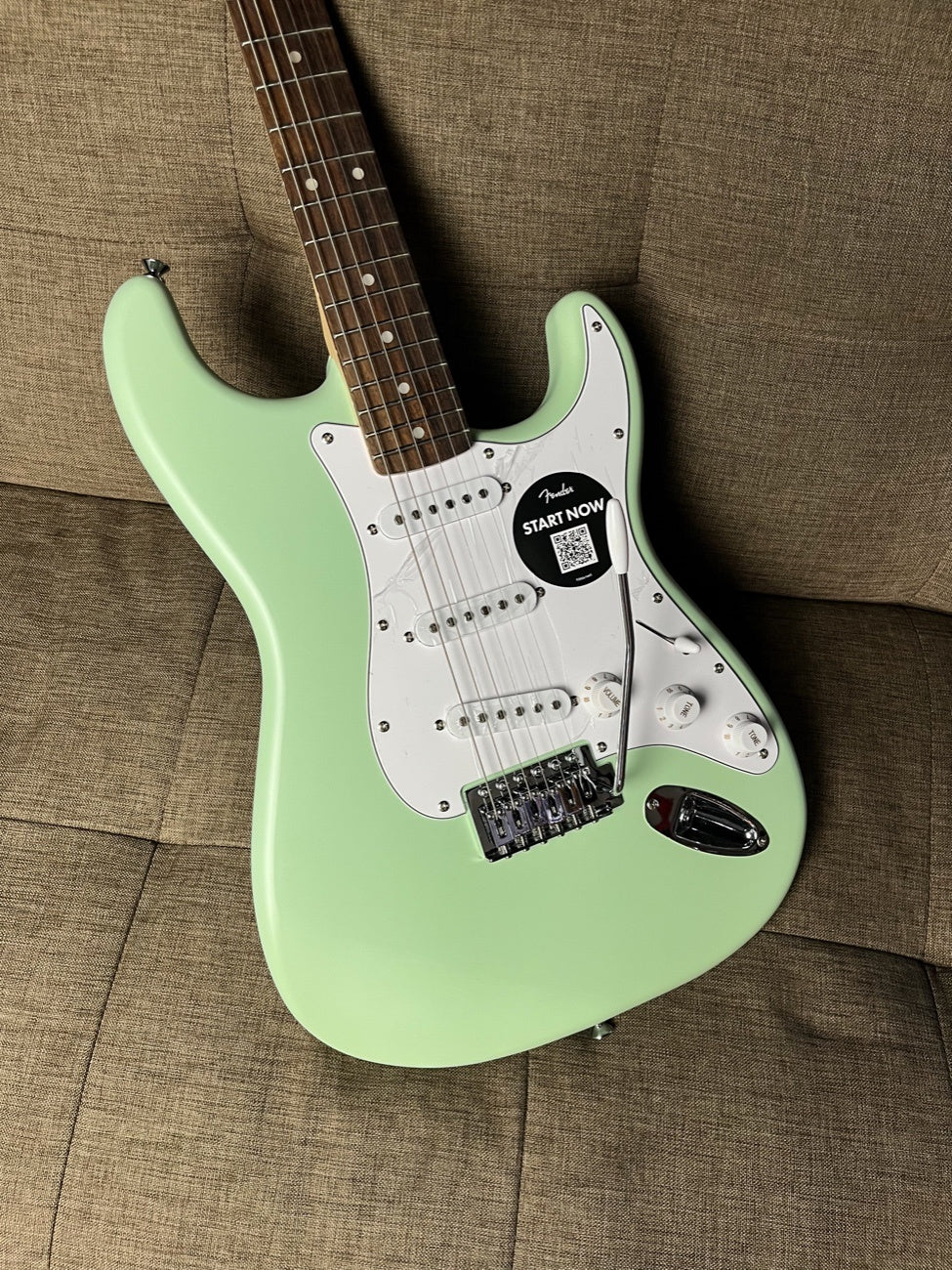 SQUIER DEBUT SERIES STRATOCASTER LAUREL FB SURF GREEN