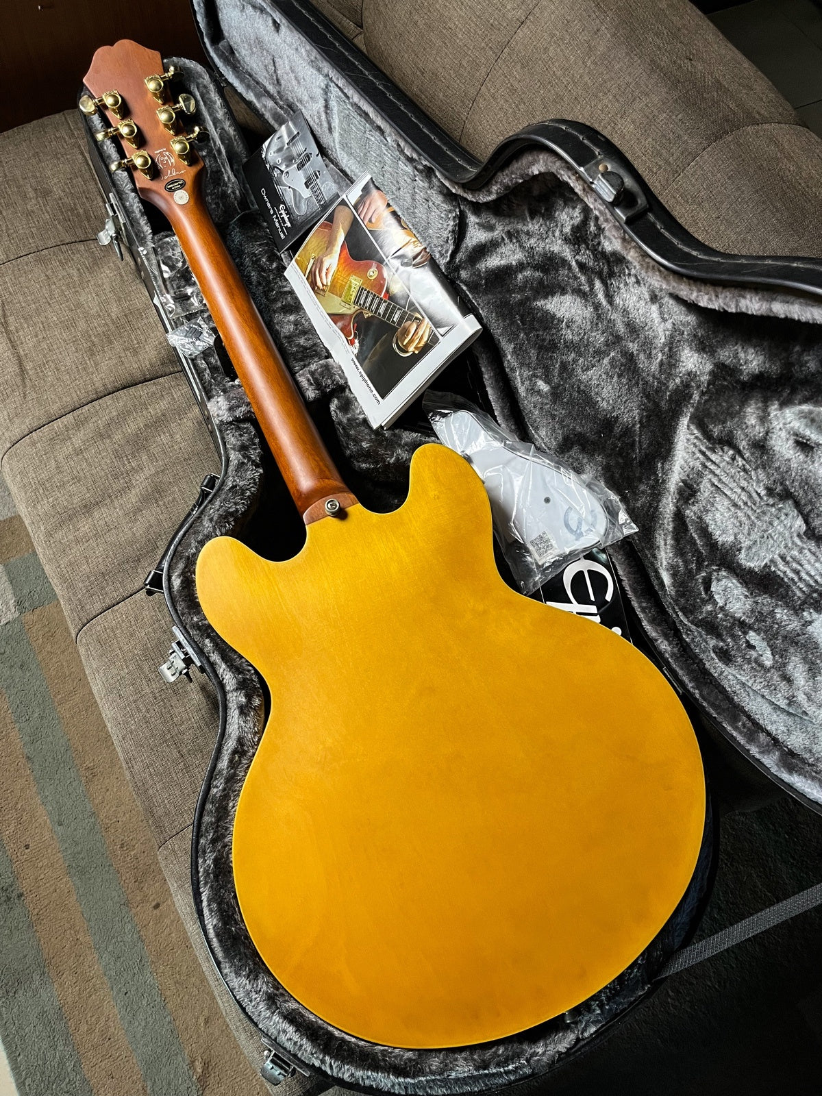 Epiphone casino inspired john lennon