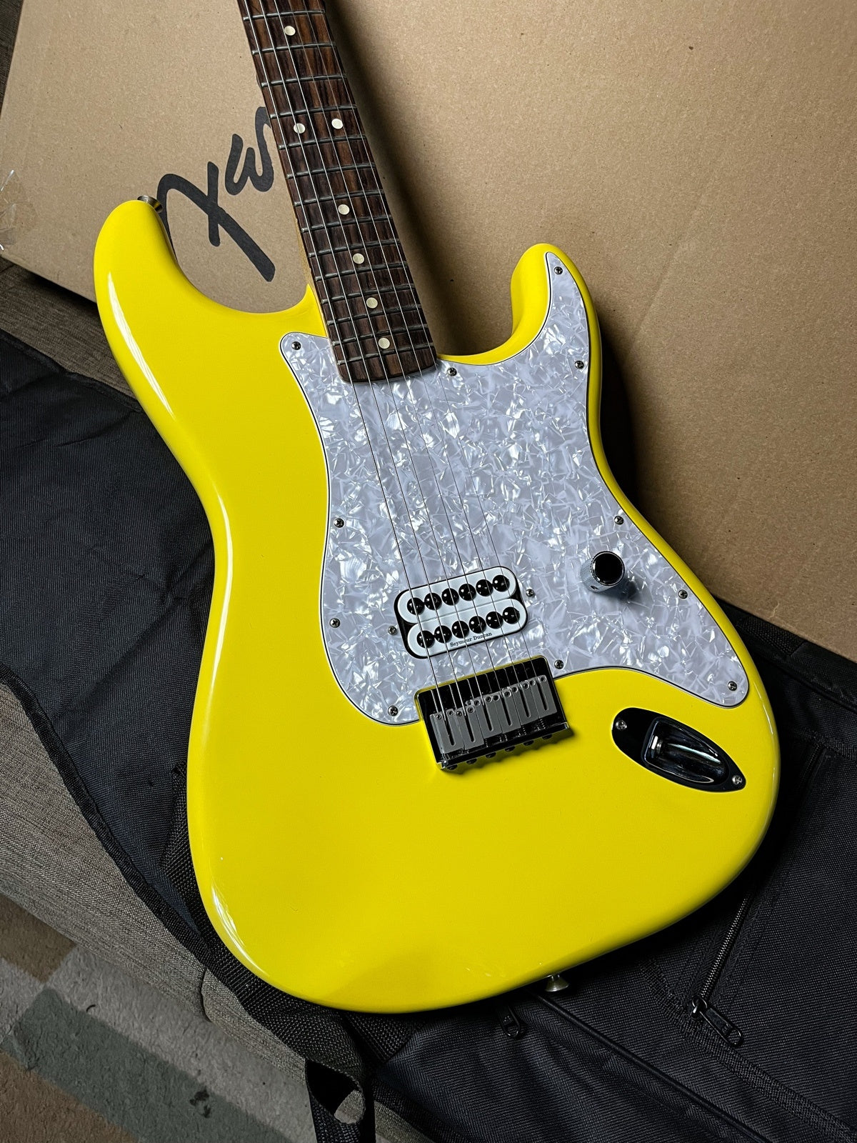Fender stratocaster signature tom delonge
