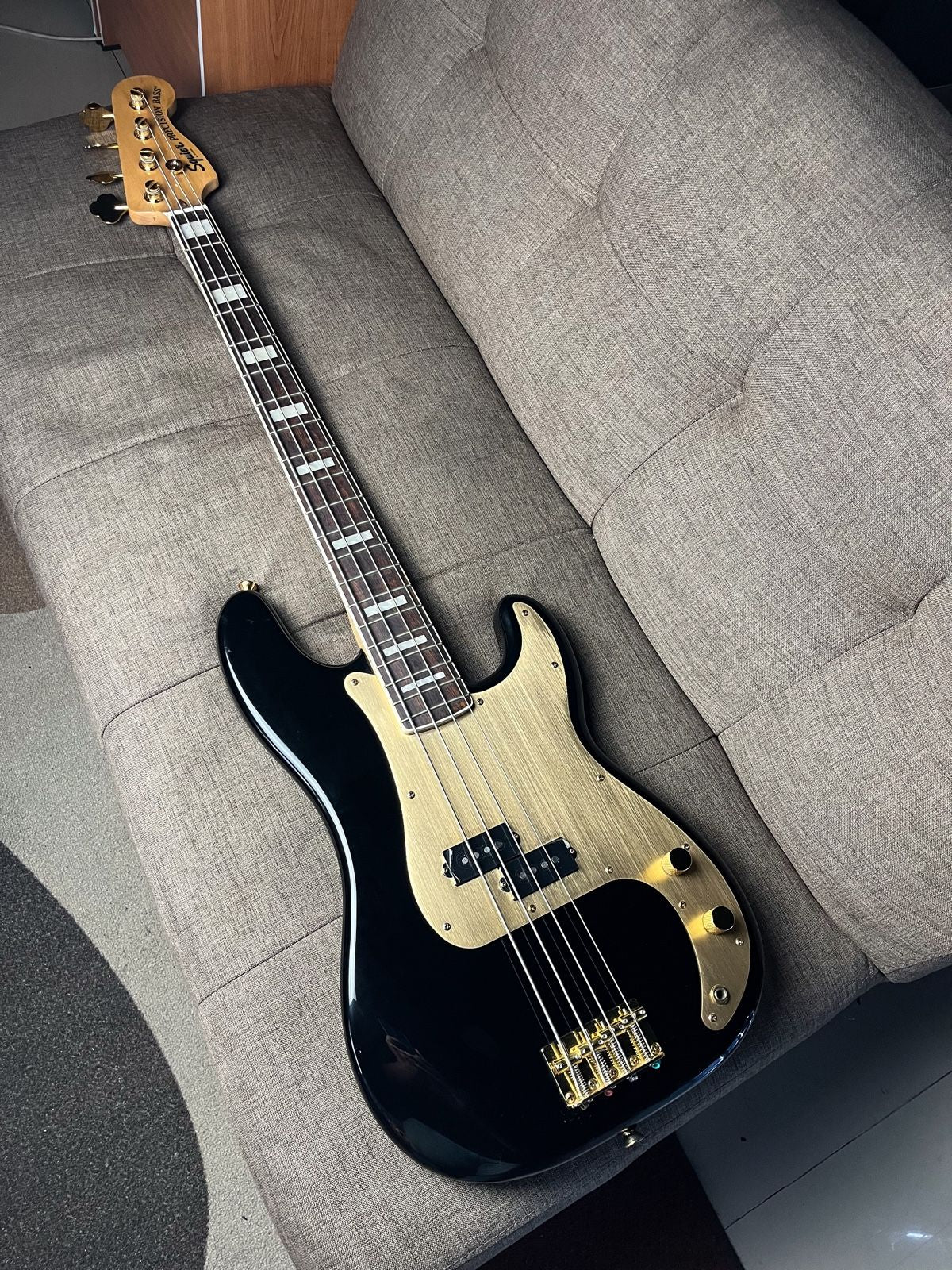 Squier precision bass 40th anniversary gold edition
