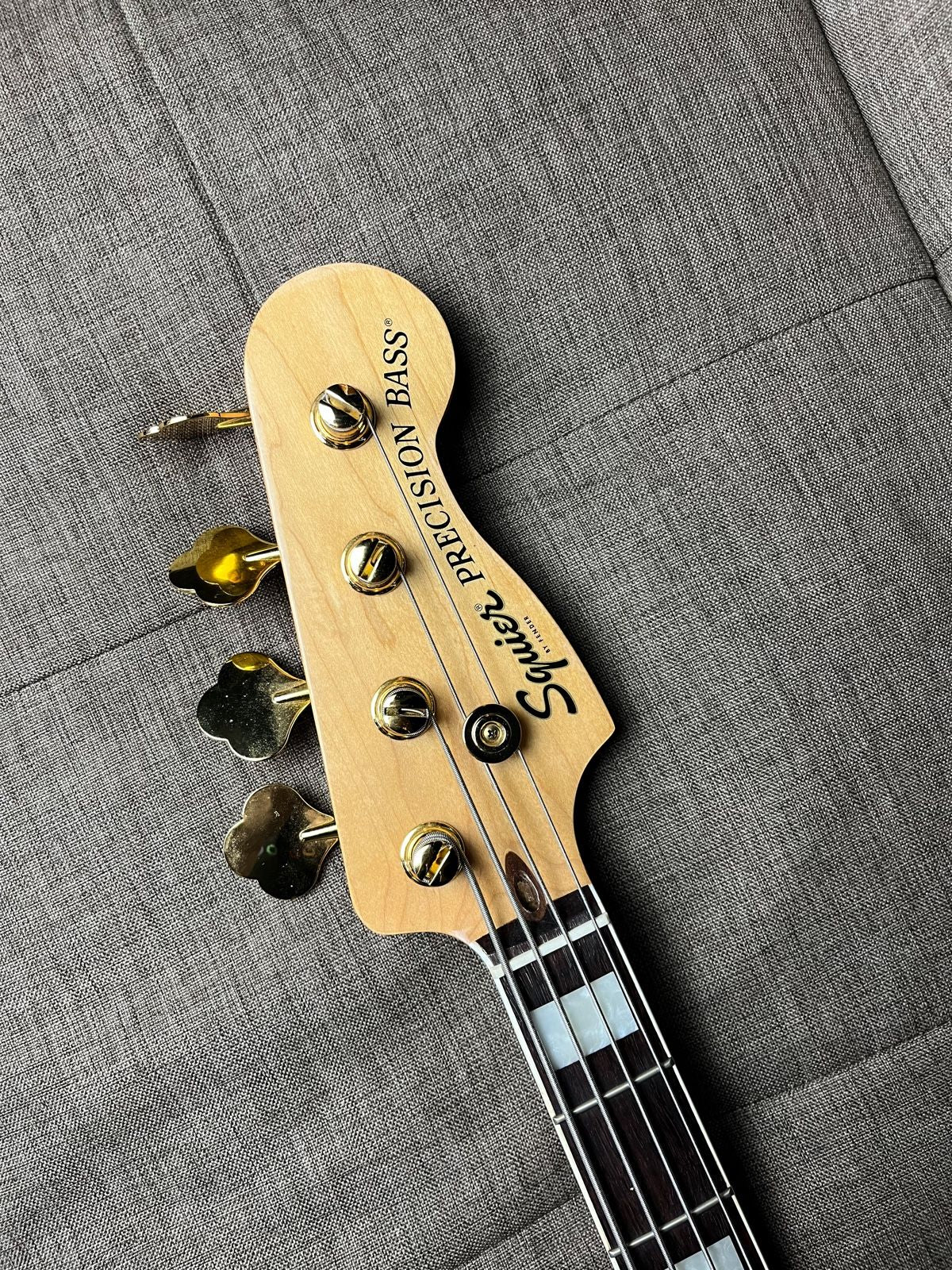 Squier precision bass 40th anniversary gold edition