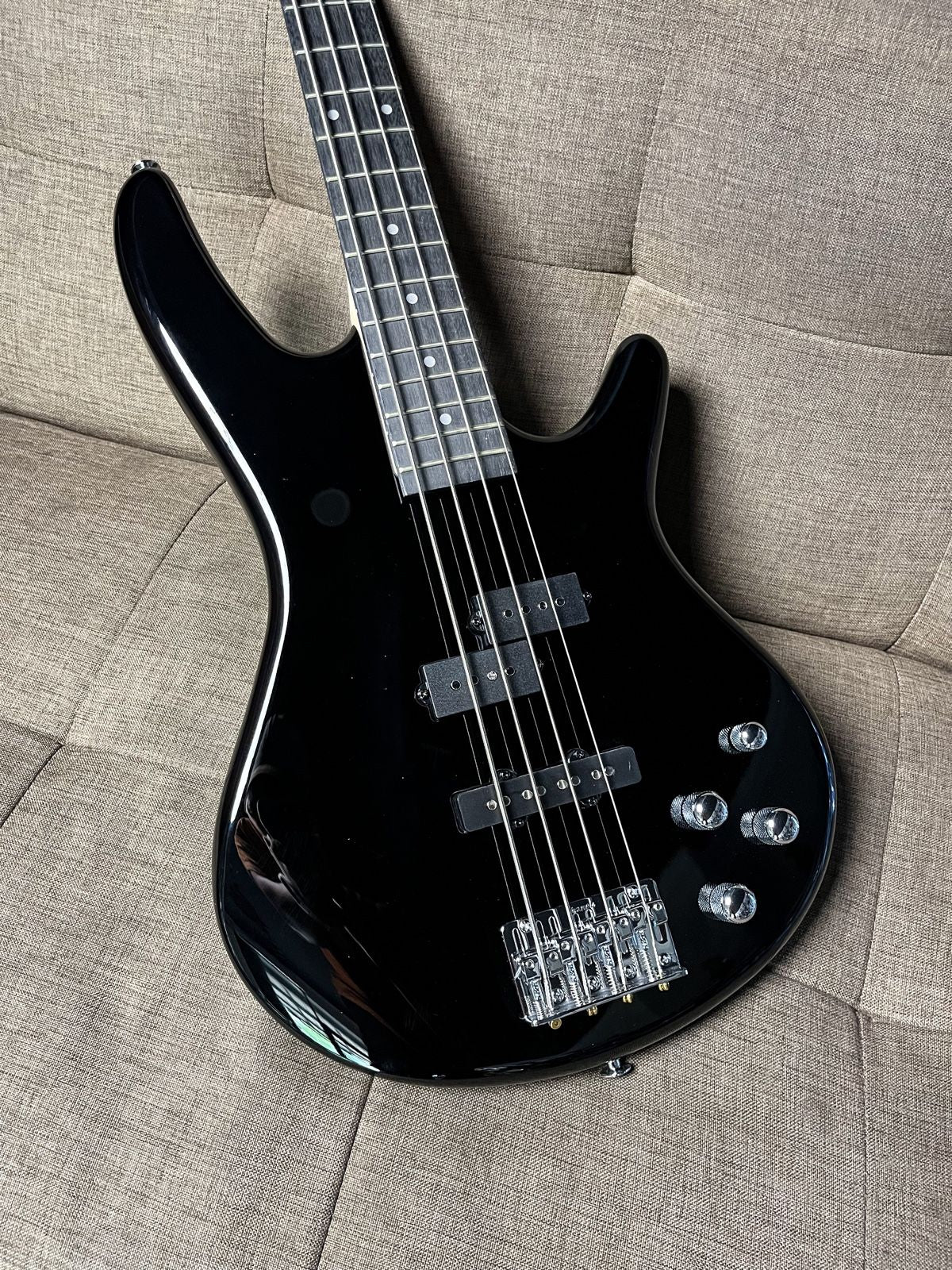 IBANEZ GSR200-BK 4-STRING ELECTRIC BASS GUITAR, BLACK
