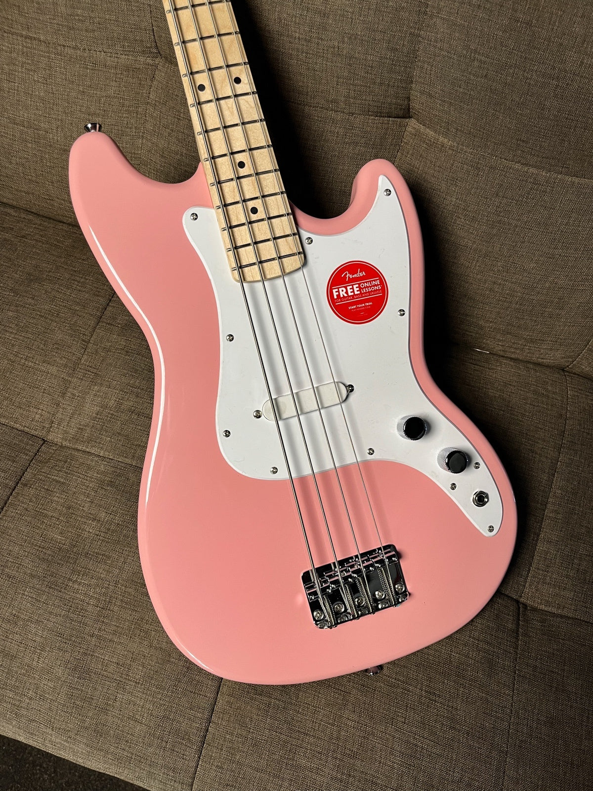 Squier FSR Sonic Bronco Bass Guitar, Maple FB, Shell Pink