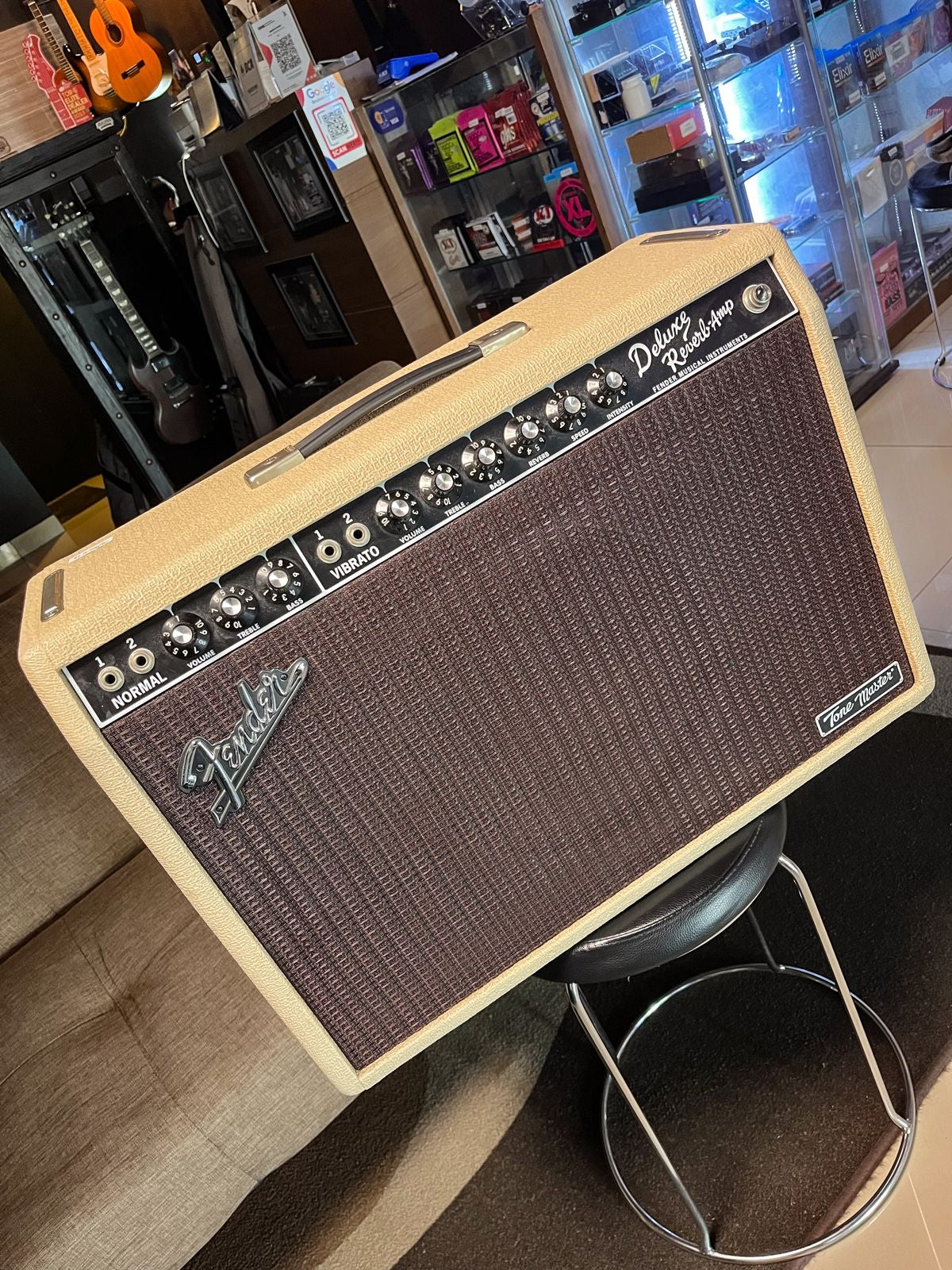 Fender deluxe reverb amp tone master