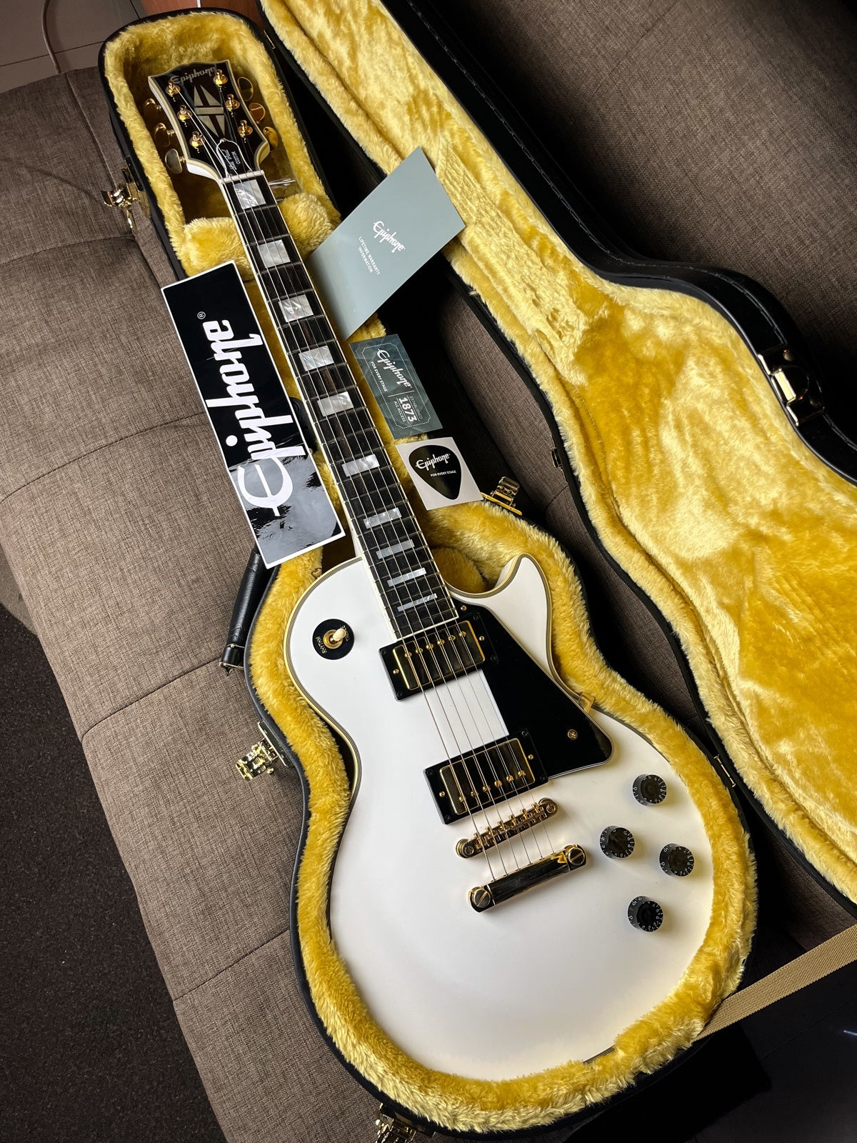 Epiphone lespaul custom alphine white inspired by Gibson