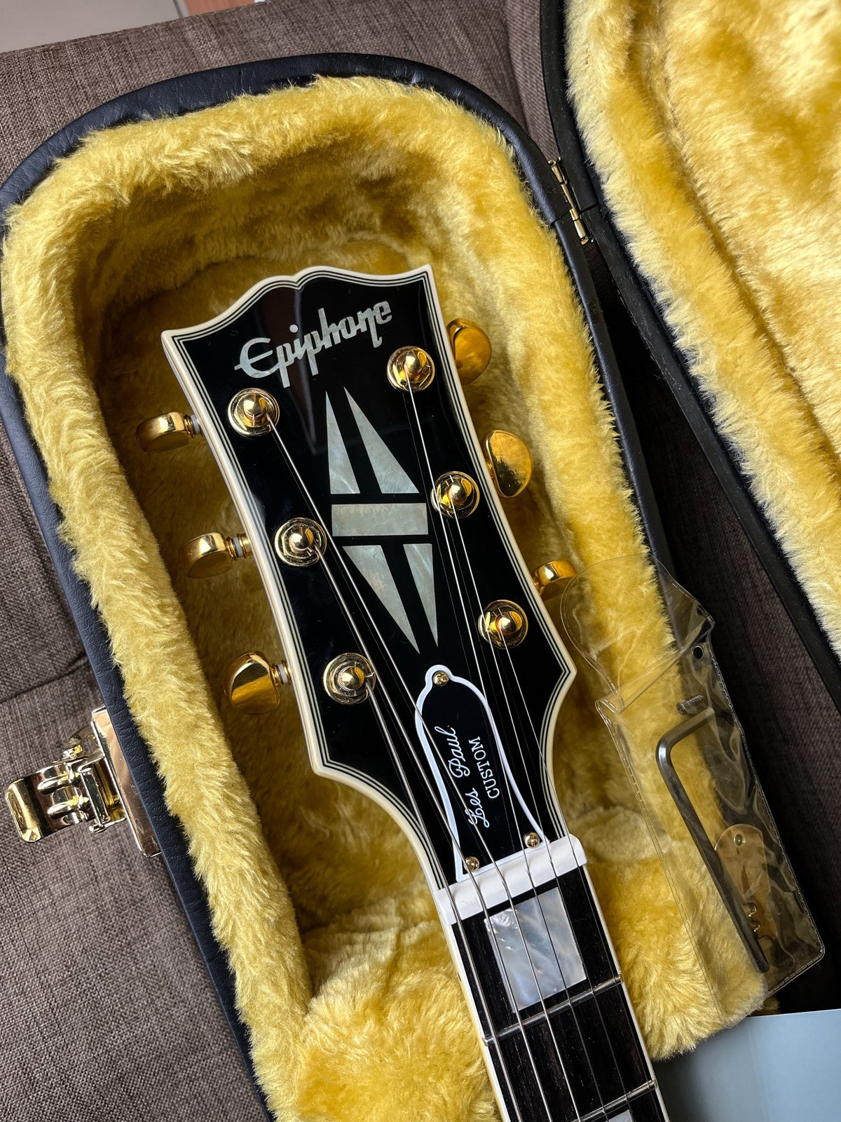 Epiphone lespaul custom alphine white inspired by Gibson