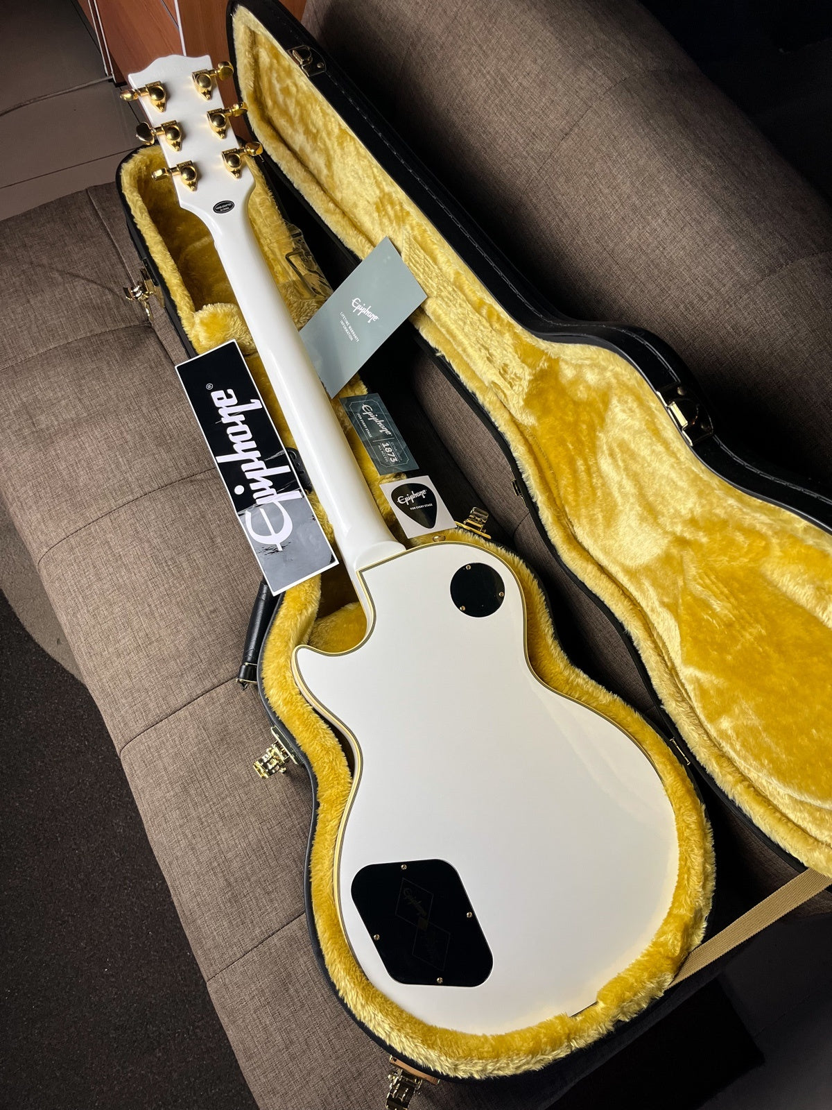Epiphone lespaul custom alphine white inspired by Gibson