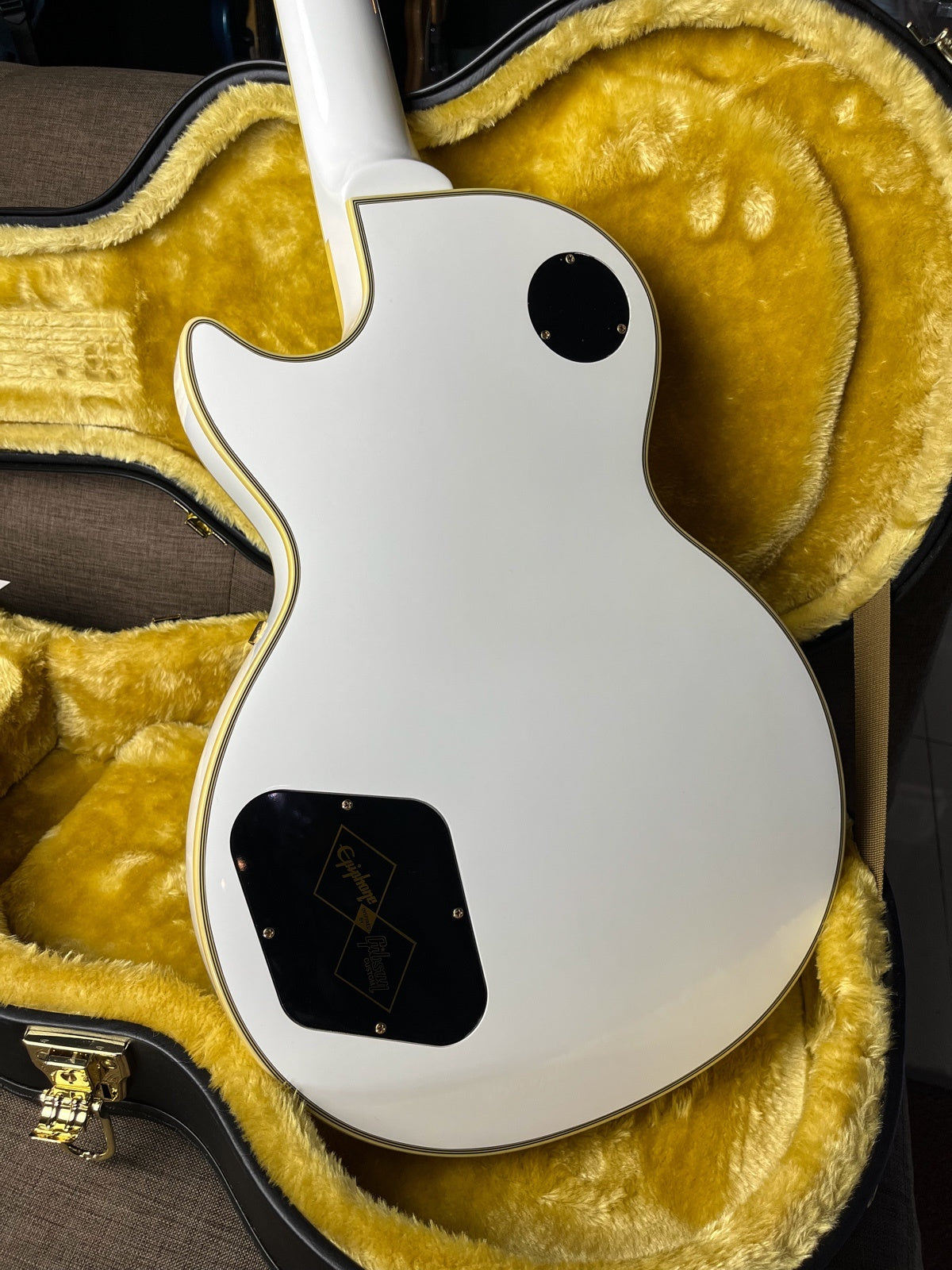 Epiphone lespaul custom alphine white inspired by Gibson