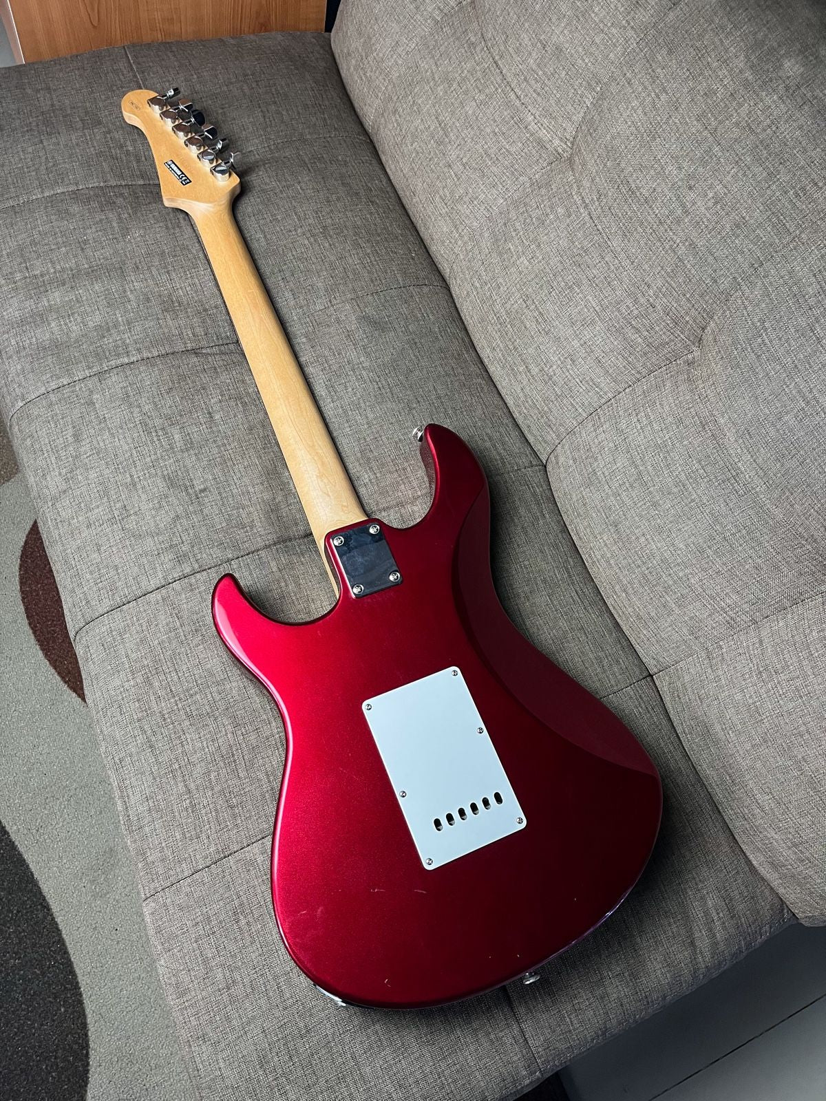 Yamaha Pasifica 112J