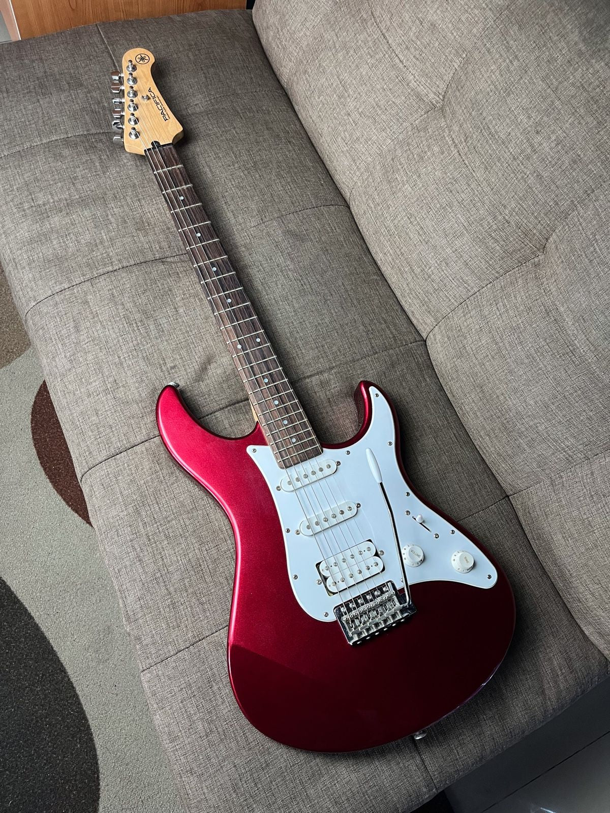 Yamaha Pasifica 112J