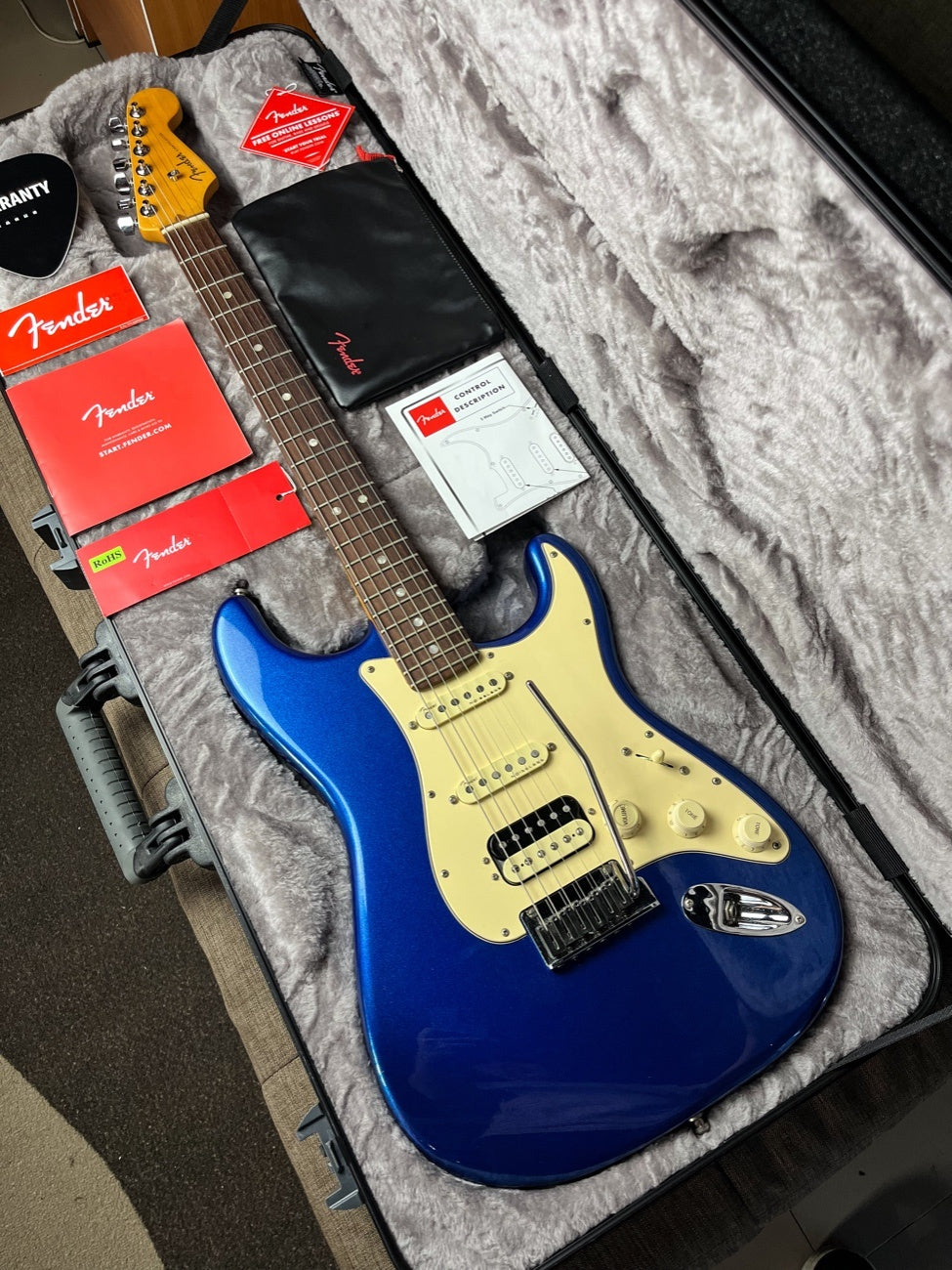 Fender Stratocaster American Ultra HSS Cobra Blue