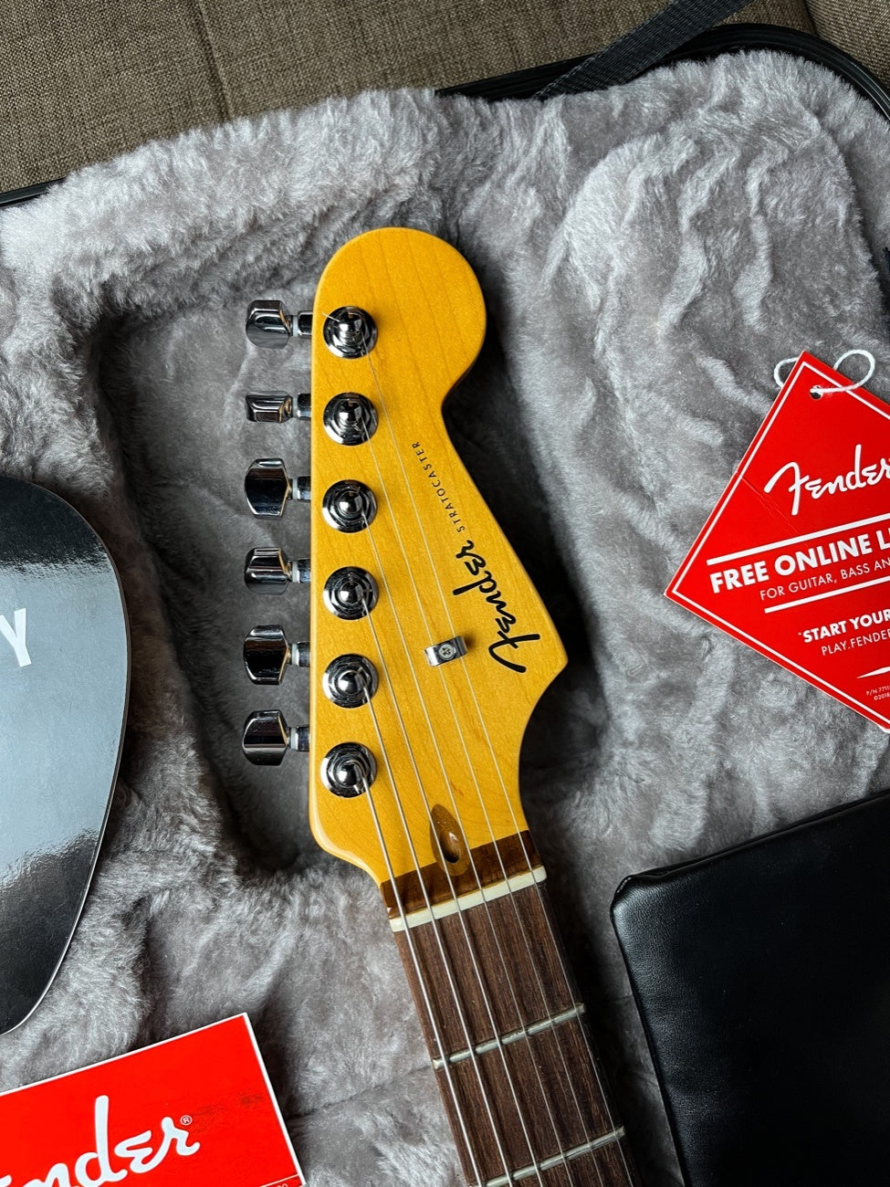 Fender Stratocaster American Ultra HSS Cobra Blue
