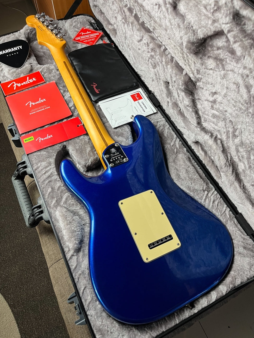 Fender Stratocaster American Ultra HSS Cobra Blue