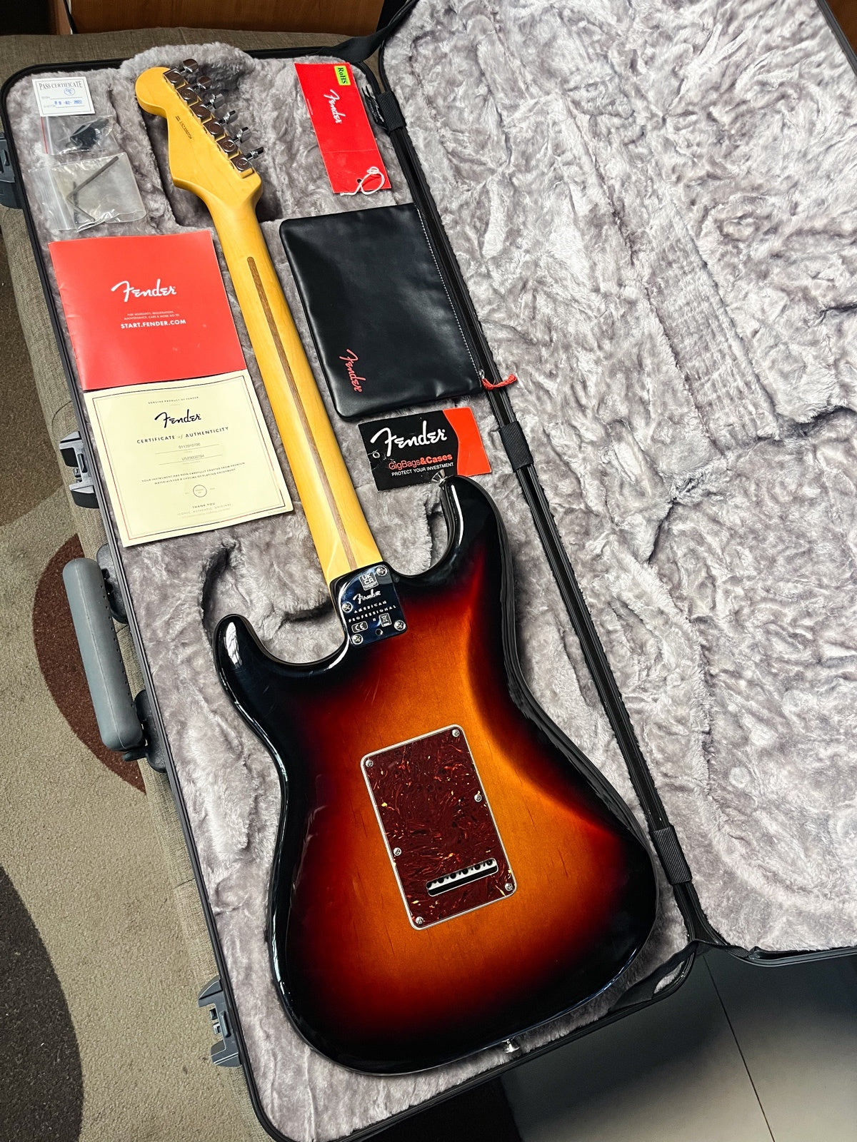 Fender stratocaster american professional II hss 3 tone sunburst