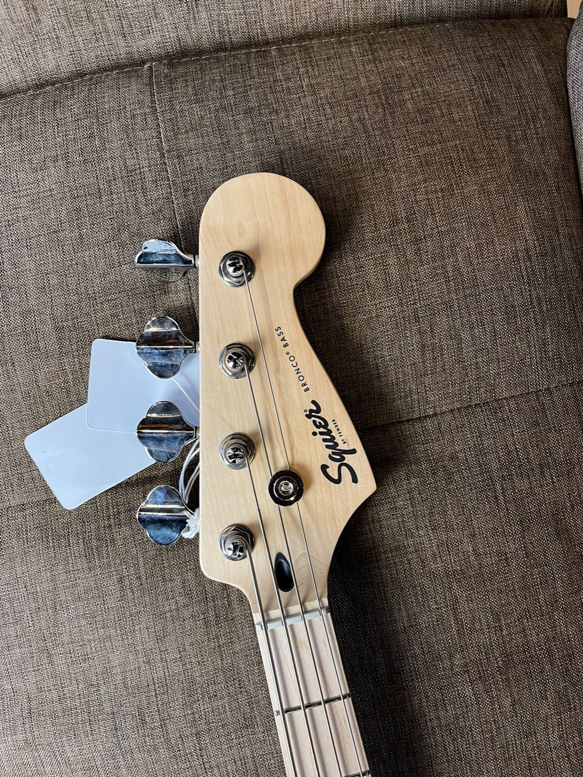 Squier FSR Sonic Bronco Bass Guitar, Maple FB, Shell Pink