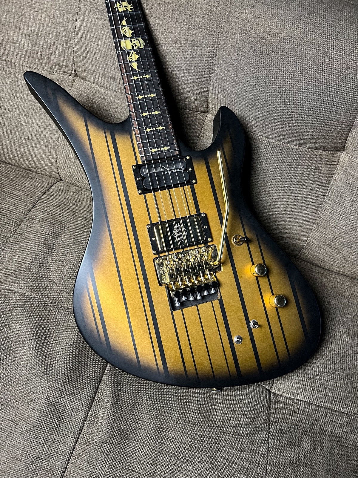 Schecter synyster gates custom s gold burst