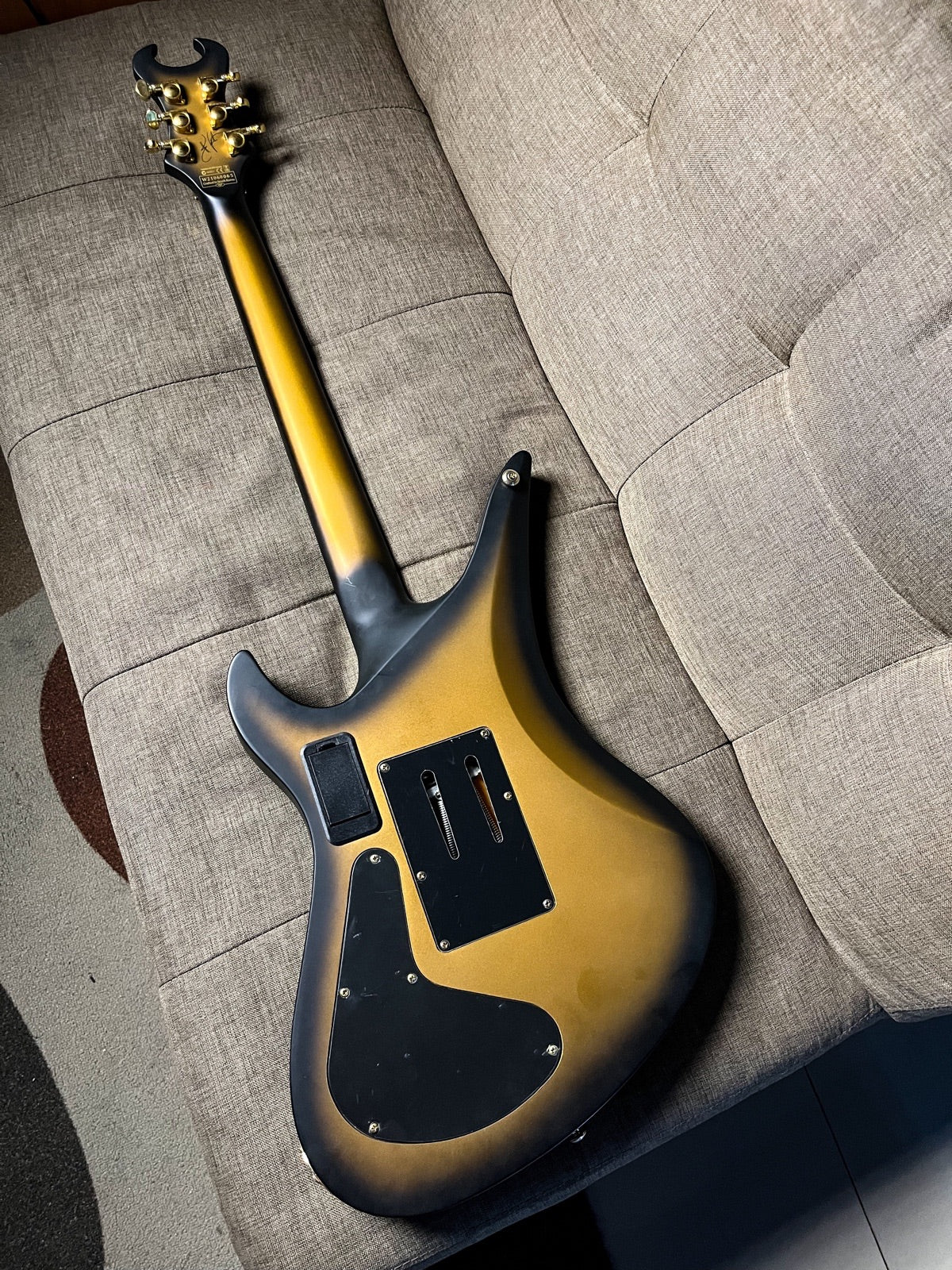 Schecter synyster gates custom s gold burst