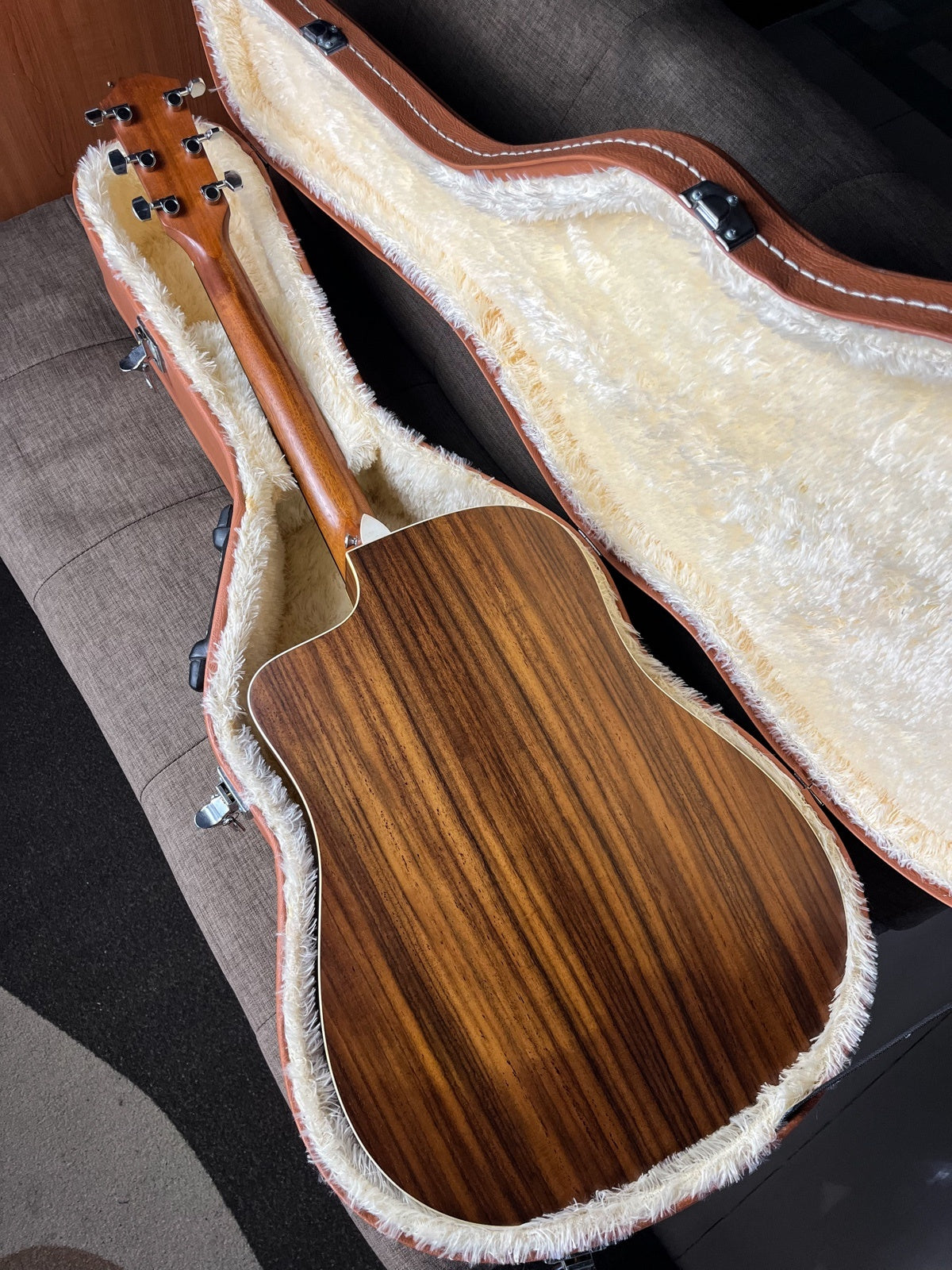 Taylor 210ce