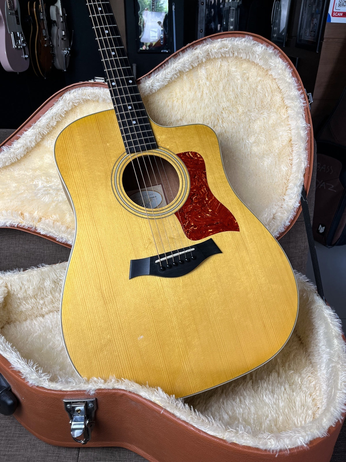 Taylor 210ce