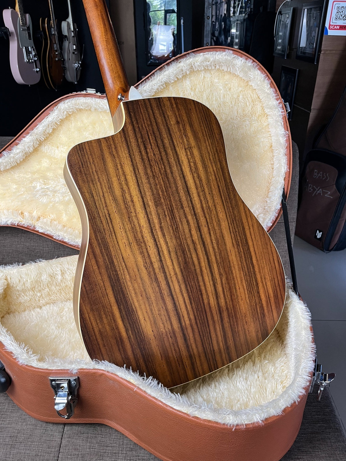 Taylor 210ce