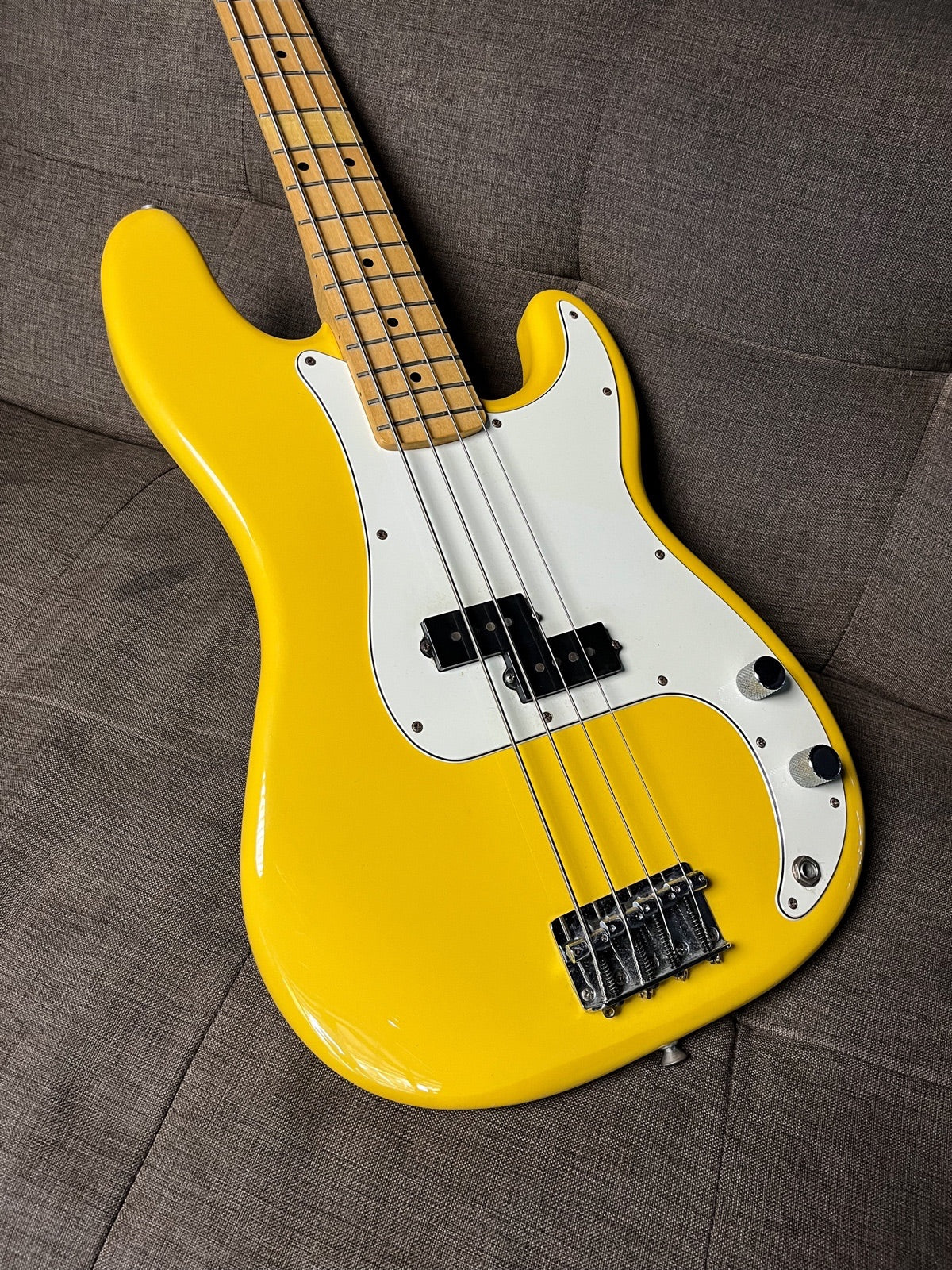 Fender precision player series